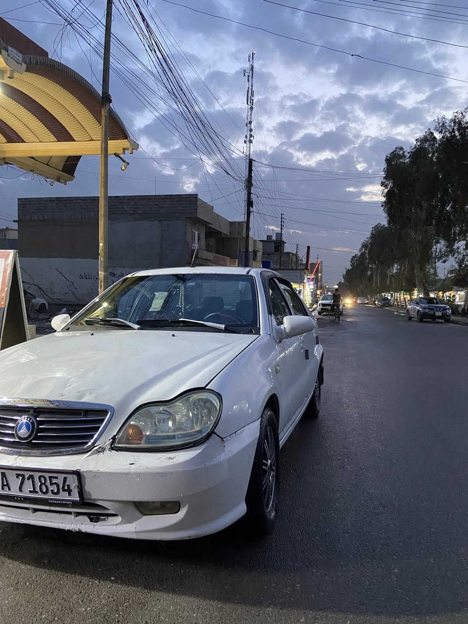 السلام عليكم سيكي 2013كصه جديده 
رقم نينوى 
هزه جديده
كابون ورقي 
السنويه 2029واني الشرعي تريد وكاله أو تحويل 
السعر 40وبيها مجال 
المكان موصل 
التوصل ***********
***********
