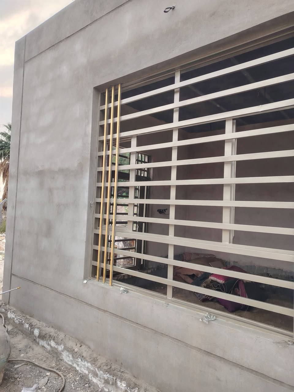 صبغ درجه اولا بسعر مناسب تنضيف شبابيج وصبغ الصباغ مهند ناصر ***********  مهند ناصر
