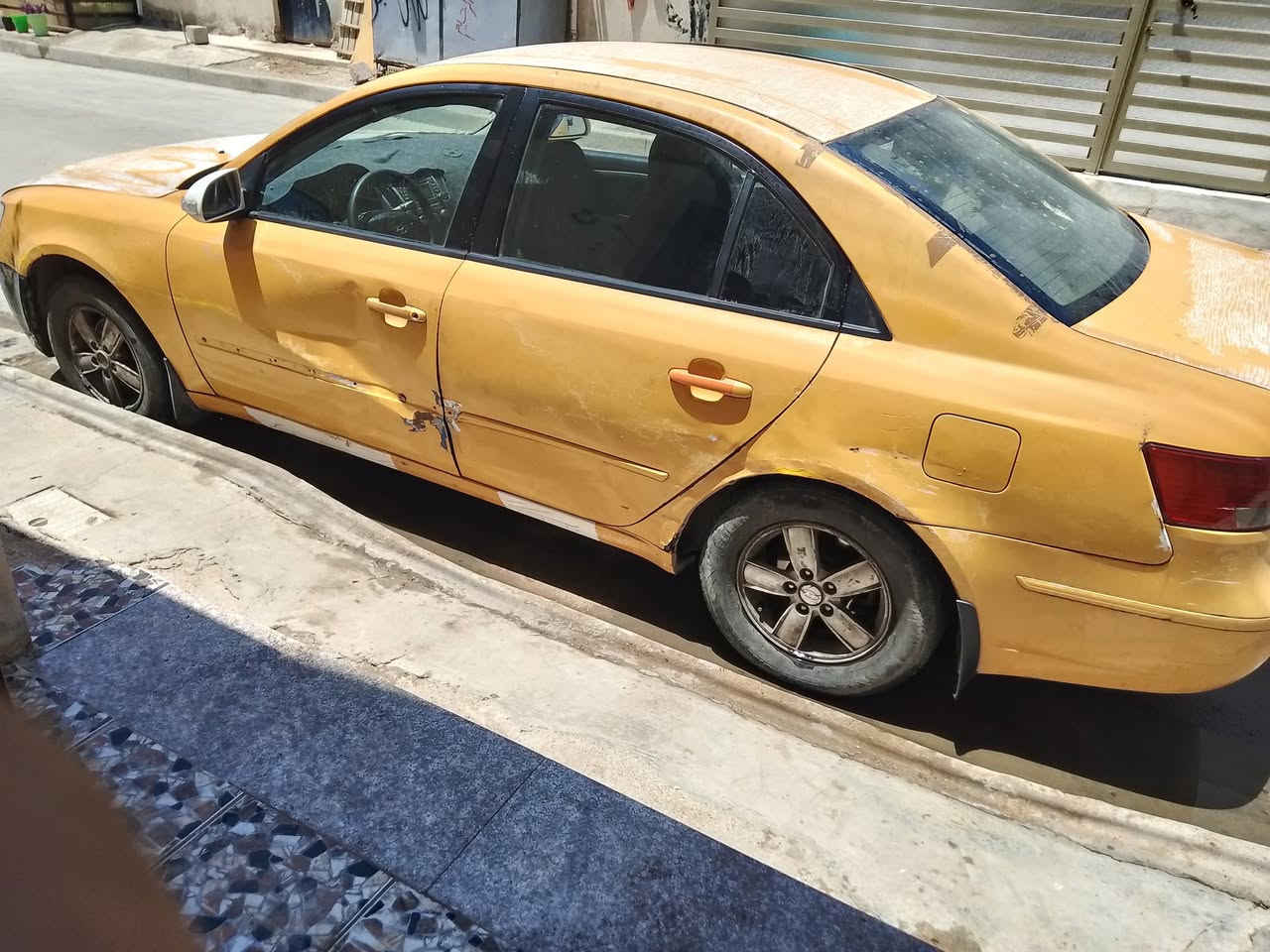 سوناتا 2010
محرك بي تبخير مامصبوغه مبدل دعامية اماميه فقط
بيها اضرار بالباب والبنيد بيع ب55  
واتساب ***********
