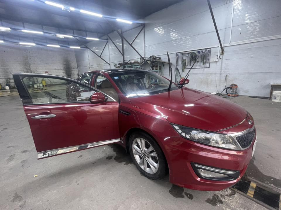 كيا اوبتما 2011 امريكي ماشية 135  الف ميل محرك 2400 GDI شرط بدون دوانز ولا تنقيص حادثها بنيد و جاملغ يسرة راجعات  نفسهن صور الحادث و التقرير موجودة  فول مواصفات لمتد....تحكمات ستيرن  بصمة تشغيل بانوراما طكتين كشنات الامامية كهرباء + تدفئة و تبريد بالكشنات الامامي  و الكشنات الخلفية تدفئة فقط ستيرن تدفئة سستم صوت تبريد و تدفئة قطعتين  شاشة و كامرة و كامرة امامية تسجيل الحوادث بصمة ابواب جنطة بصمة كير اوتماتيك +عادي 6 نمر تبريد بيانو مانع انزلاق مثبت سرعة حساس تايرات تحذير سرعة بعد ال120 حساس حرارة اشاير بالمري منظومة تبريد جديدة  الجام الامامية اوتو  زوج  تايرات جديدة منظومة لايت زنون كهربائيات السيارة كلهن شغالة نواقصها دوشمة كشنات و دبلات خلفية فقط السعر 115 ورقة و بيها مجال قليل  مكانها السيدية ***********
