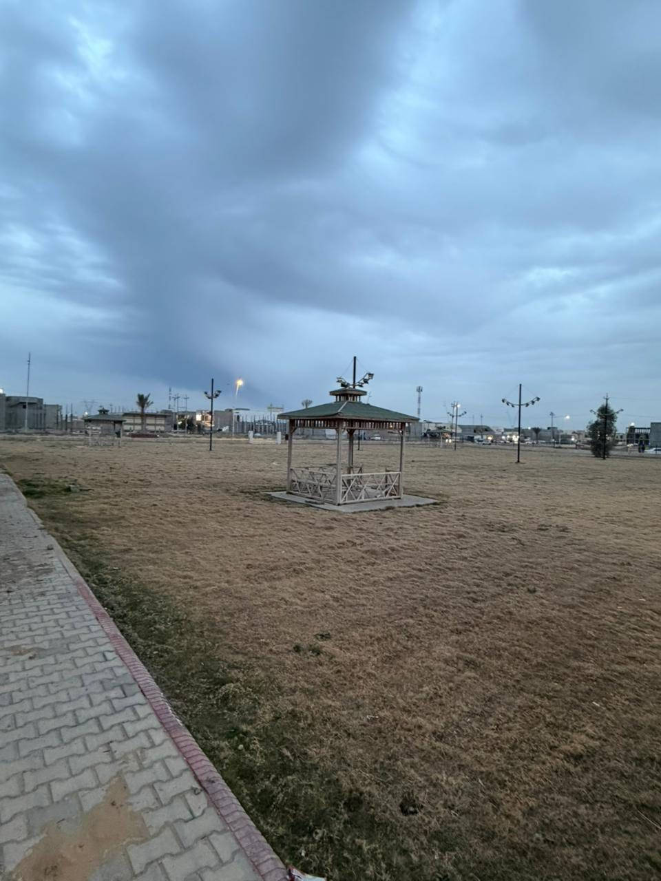 للبيع دار سكني تكريت الديوم منطقة 16 الف
#مساحة 240 متر
#واجهة 8 م ونزال 30 م
موقع الدار جدا مميز صدر طير ومقابل حديقه وبصف متنزة وبظهر شارع 60 الرئيسي
واجهة الدار حجر حلان
#الدار كله سحب مغربي ملكي مع نقشات 
#غرف نوم عدد 5
#صالة استقبال ملكي 
#صالة وسطية ملكي عدد 2
#مطبخ ملكي 
#كراج للسيارة وحديقة
مجاميع داخلية وخارجية عدد 3
#نظام غاز دفن ونظام جزامه
#تأسيس سبالت بالكامل 
#نظام كامرات وانترنيت
#سطح شتايكر
#ابواب خارجية قاصة درجه اولى
#ابواب داخلية درجة اولى 
الدار زيرو فول مواصفات نظام ملكي جاهز للسكن
#للاستفسار والتواصل
مراجعة مكتب عقارات نورالهدى
تكريت الديوم شارع 60
***********
