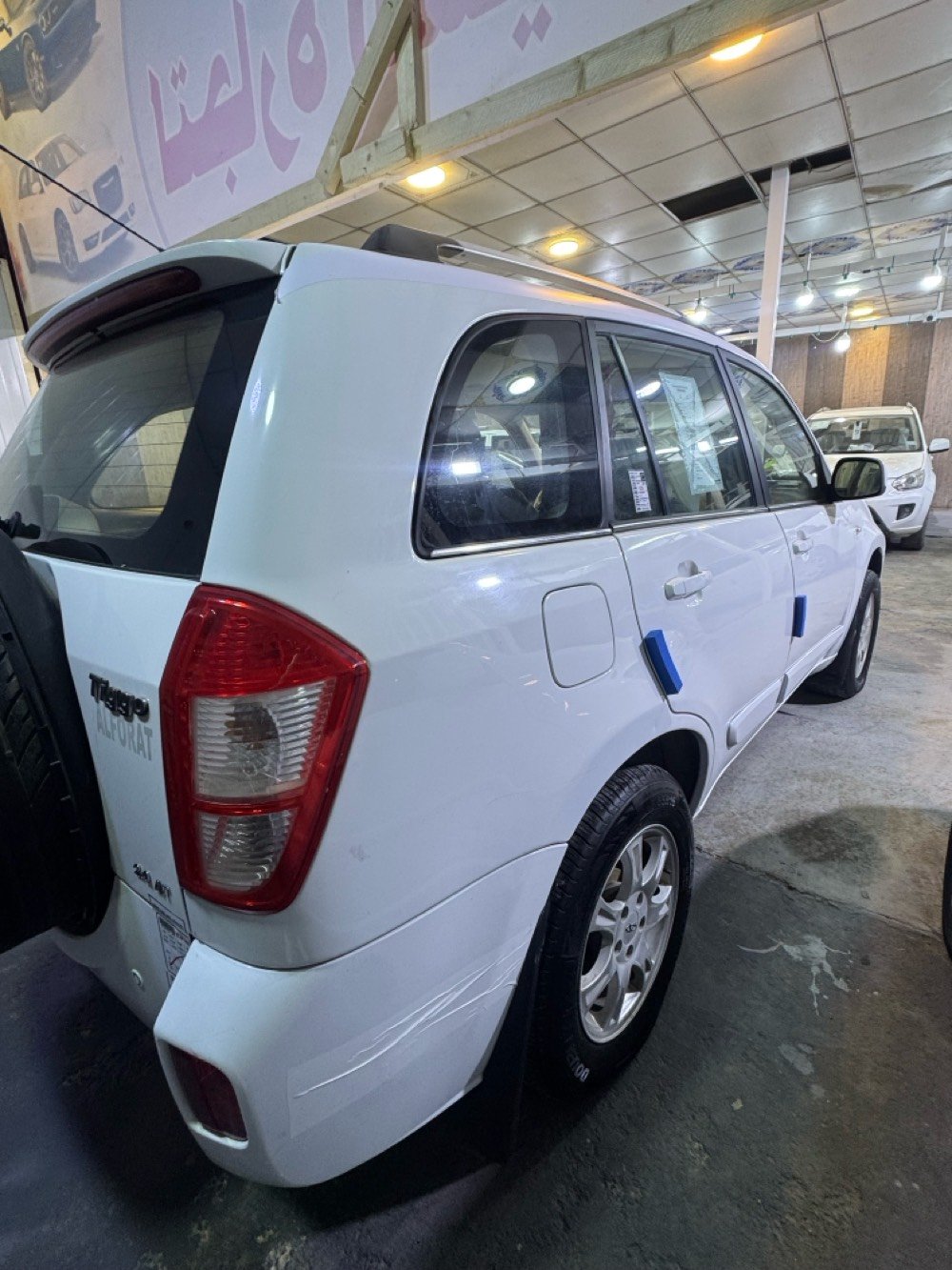 سيارة شيري تيجو للبيع، بلون أبيض نظيف جداً وموديل حديث. السيارة بحالة ممتازة من الداخل والخارج وتحتوي على إطارات جيدة. توجد في بغداد وجاهزة للسفر والعمل مباشرة.