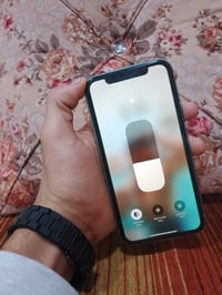 ايفون 11 • ١٢٨ • بطاريه ٧٢٪