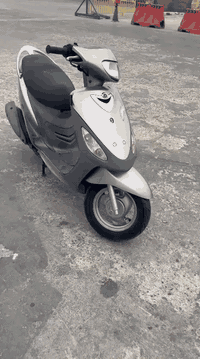 سلام عليكم ماكس قجمه للبيع الدراجة صارلهة شهر من منزلينهه حاويه دراجة بلاديه زسف كهربايات كمله محرك ما مفتوح دراجه بلاديه مكاني بصره الزبير هذه رقمي ***********الشراي خلي يتصل ولمو شراي ليتعبني
