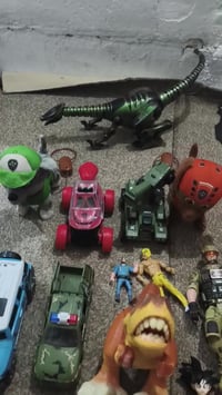 ألعاب أطفال • مستعملة • شغّالين بالبطارية