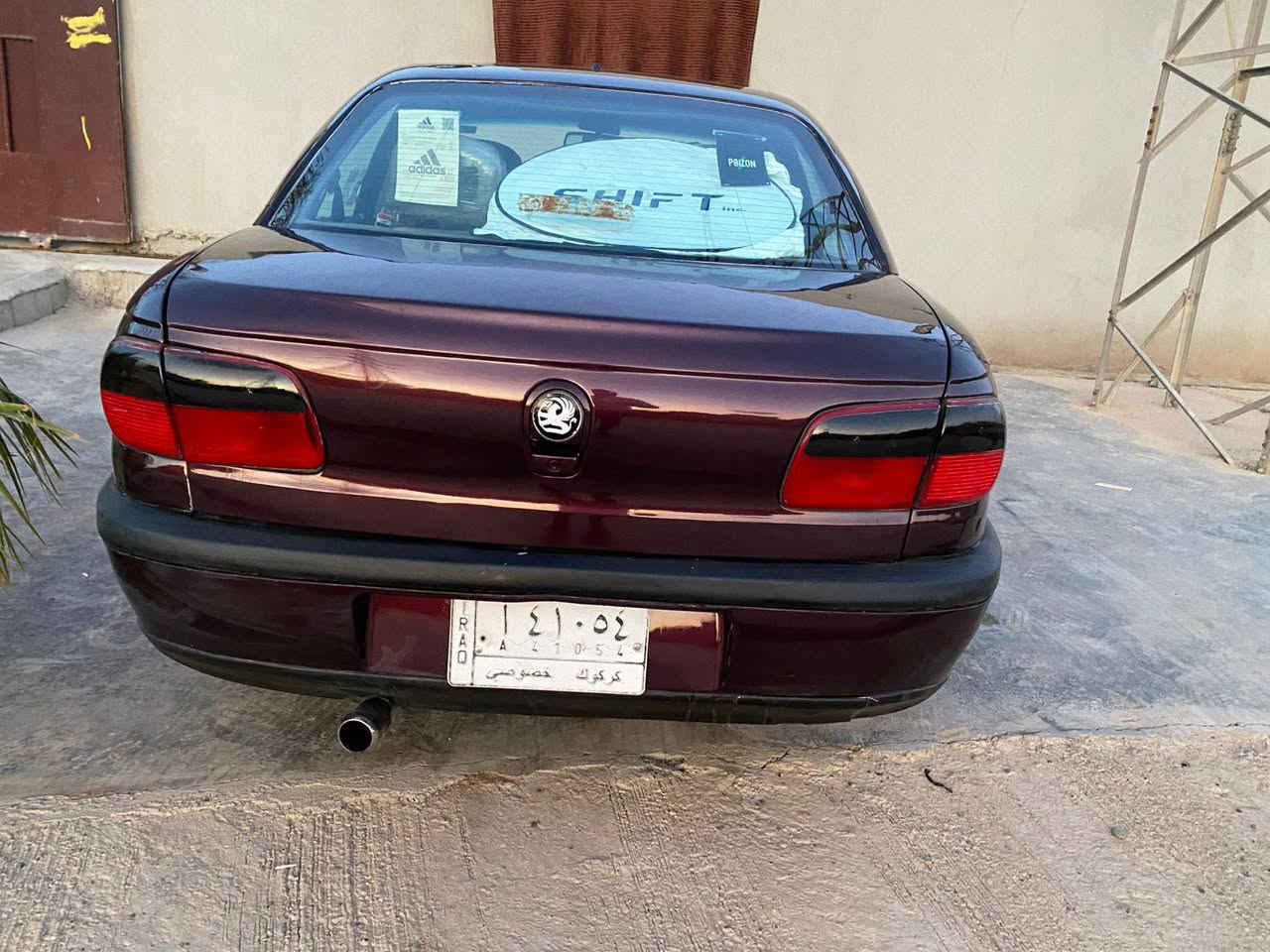 اوبل موديل 1994 محرك 20 كير اوتماتيك فول فول
جوم كهرباء 
رقم كركوك سنويه منتهيه  شرط تحويل 
هزه جديده 
بطاقه بانزين بيه 
تبريد 🥶نقص كوبريسر 
بدون ضربه كل جسمه عل بلاد 
كلير لجماليه فقط 
سعر 38$ بيه مجال بسيط 
***********
