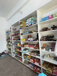 للبيع رفوف MDF مرتبات ونضيفات نفس ماموضح بالصور يرهمن كوزمتك او اسواق ...