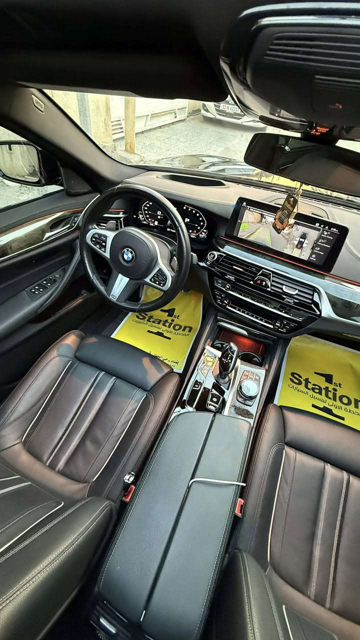 السلام عليكم للبيع ‼️ BMW  M 550 i
حجم المحرك : 4,4 V8 تون تيربو530H power 

الضرر : ‼️ بدون السيارة كلين تايتل 
المواصفات فول 1/1
السعر : 60 الف دولار$ وبيها مجال 
 السيارة رقم اربيل وعليها كتاب تضليل السيارة جديدة جدا وماشية قليل 18 الف مايل  فقط والسيارة عليها تغليف ppf ضمان ١٠ سنوات السيارة بحالة الوكالة  موبايل : ***********
