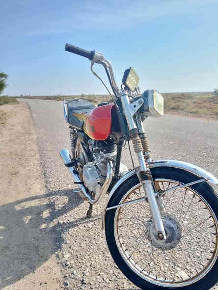 السلام عليكم  شباب  دراجه  البيع  مديل 20 كلك  محرك تايكر وبس الجنايه يعرفون نوع المحرك تايكر. مفتوح فقط والفات السعر 450 وبيه مجال الشراي  .
***********
