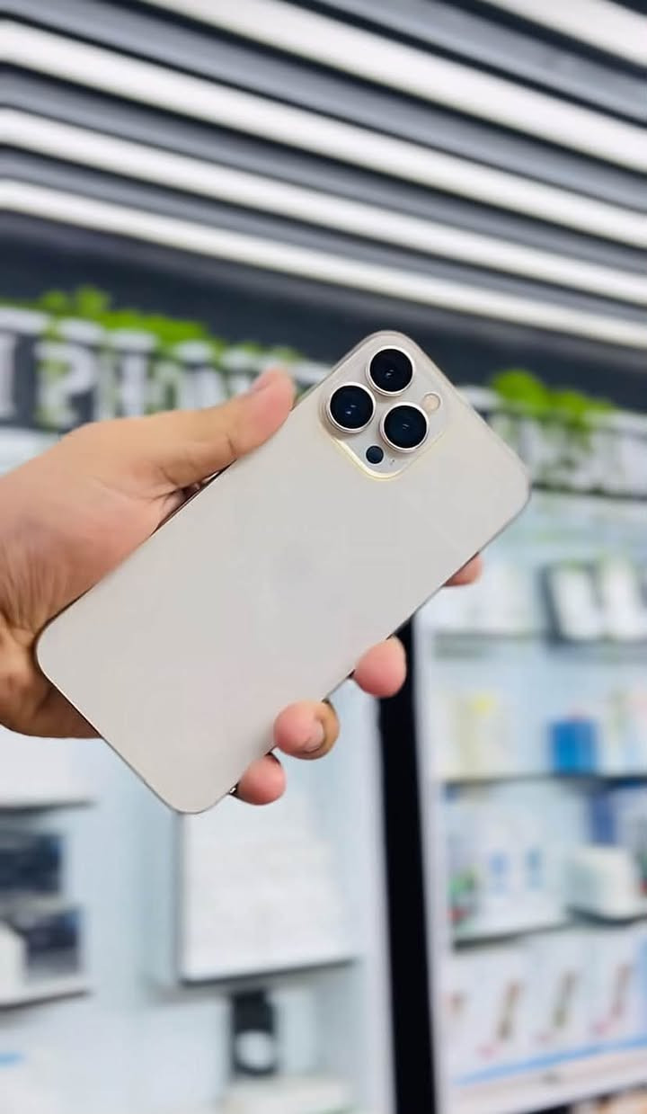 ايفون 13برو ماكس 📲
ذاكرة256.

بطارية91🔋

يعبرى هوى 

تك سيم 

لون ذهبي 

ما مفتوح 

سعر675🔒🔒

***********
