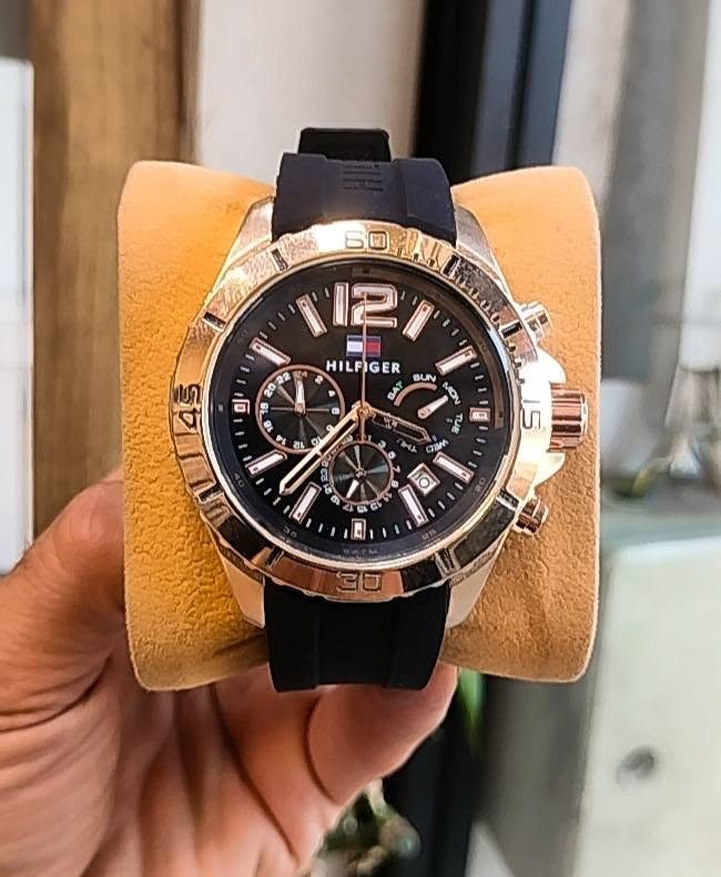 ساعة HILFIGER رجالي ربر سناتر شغالة كوالتي ممتاز
السعر 50 الف والتوصيل مجانا لكافة المحافظات للاتصال واتساب ***********
