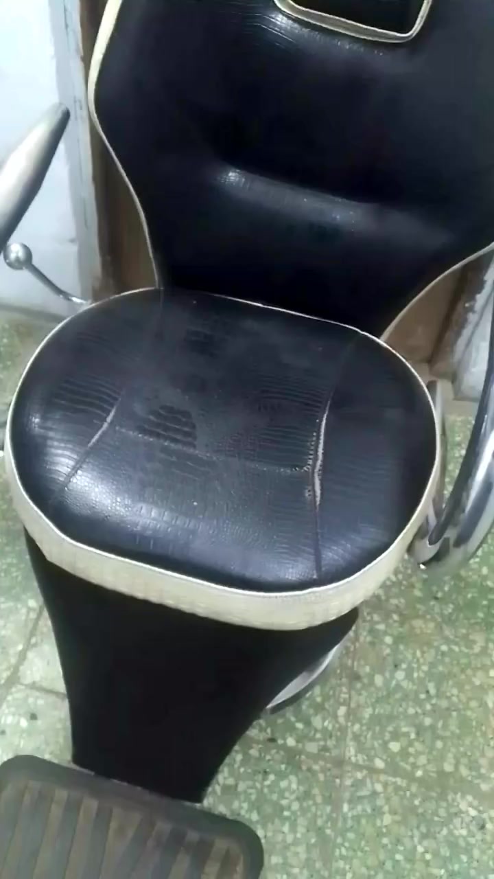 السلام عليكم كراسي للبيع العدد 3 السعر الواحد 130 الف مكاني بغداد الشعله للتصال *********** وتساب وخاص وتصال متوفر
