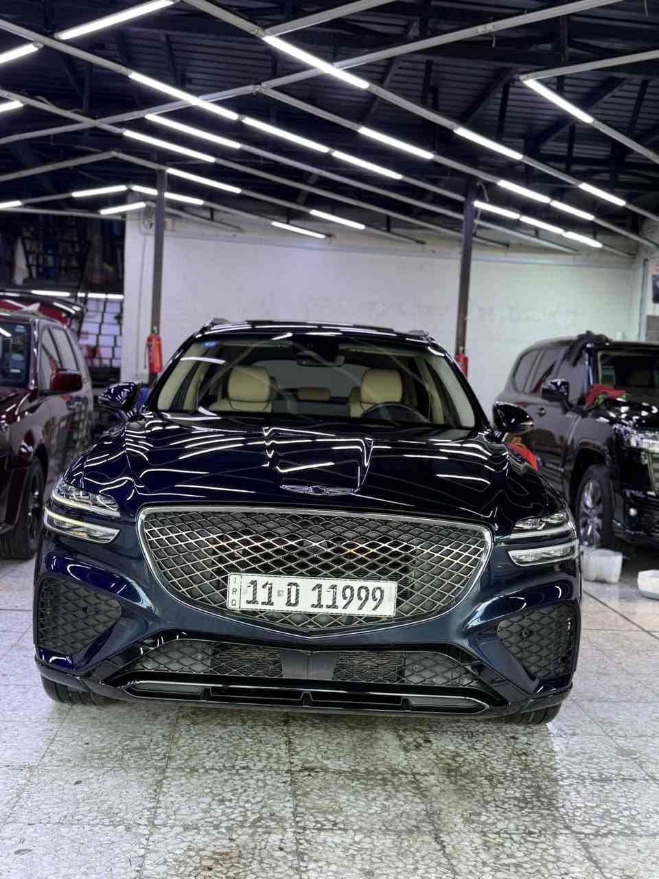 @ Genesis GV70 2023  السعر 3دفاتر60 

• المحرك والأداء

Twin Turbo سلندر 6 محرك •

• قوة ممتازة وتسارع قوي ومحسوس

• ناقل حركة أوتوماتيك متطور

• نظام دفع رباعي AWD

Sport - Comfort -) وضعيات قيادة متعددة •

(Eco - Custom

الداخلية

• مقاعد جلد فاخر مع تحكم كهربائي كامل

• تبريد وتسخين مقاعد أمامية

• شاشة وسطية كبيرة مع نظام ملاحة

• عجلة قيادة رياضية متعددة الوظائف

• نظام صوتي فاخر

• شاشة عدادات رقمية

التكنلوجيا والأمان

• رادار ذكي

• مانع اصطدام أمامي وخلفي

• حساسات أمامية وخلفية

• كاميرات محيطية °360

• نظام البقاء داخل المسار

• تثبيت سرعة ذكي

• فتح وتشغيل بصمة

• الخارجية

• لون  مميز

• رنجات رياضية ديزاين فاخر

• فتحة سقف بانوراما

أمامي وخلفي كامل LED •

• بصمة Genesis الأمامية (Grille) بشكل أنيق وأسو

• الملاحظات : بنيد + جاملغ بدون دواخل 
مكان السياره بغداد الخضراء 
***********
