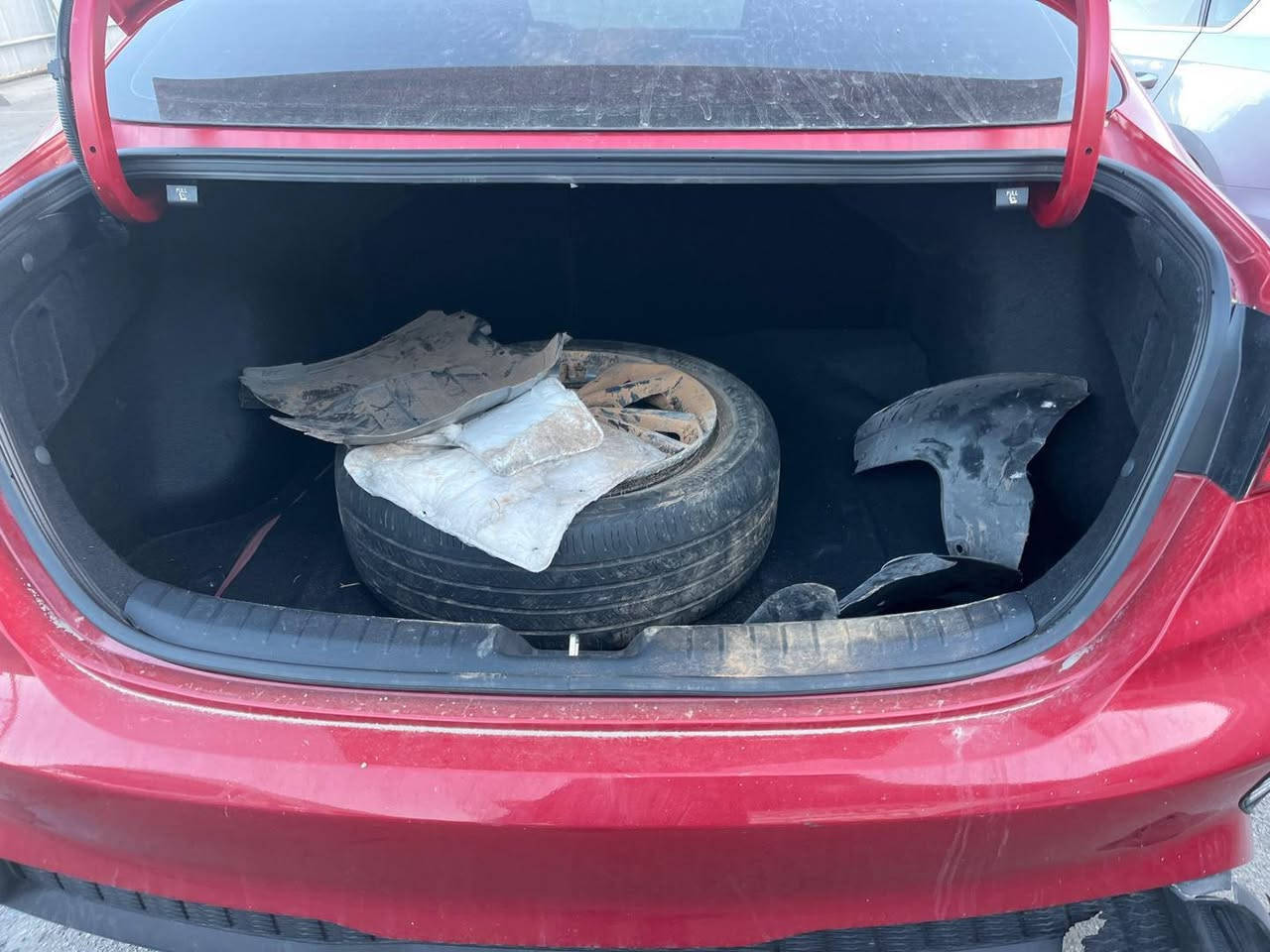 سلام عليكم فورتي مديل 23 امريكي حادث بارد جاملغ خلفي بدون صبغ بل عراق بارد باب سايق سيارة جديدة جاهزة مال كلشي مدوشمة سيارة بدون صبغ بدون ايرباك مكاني غزالية ***********
