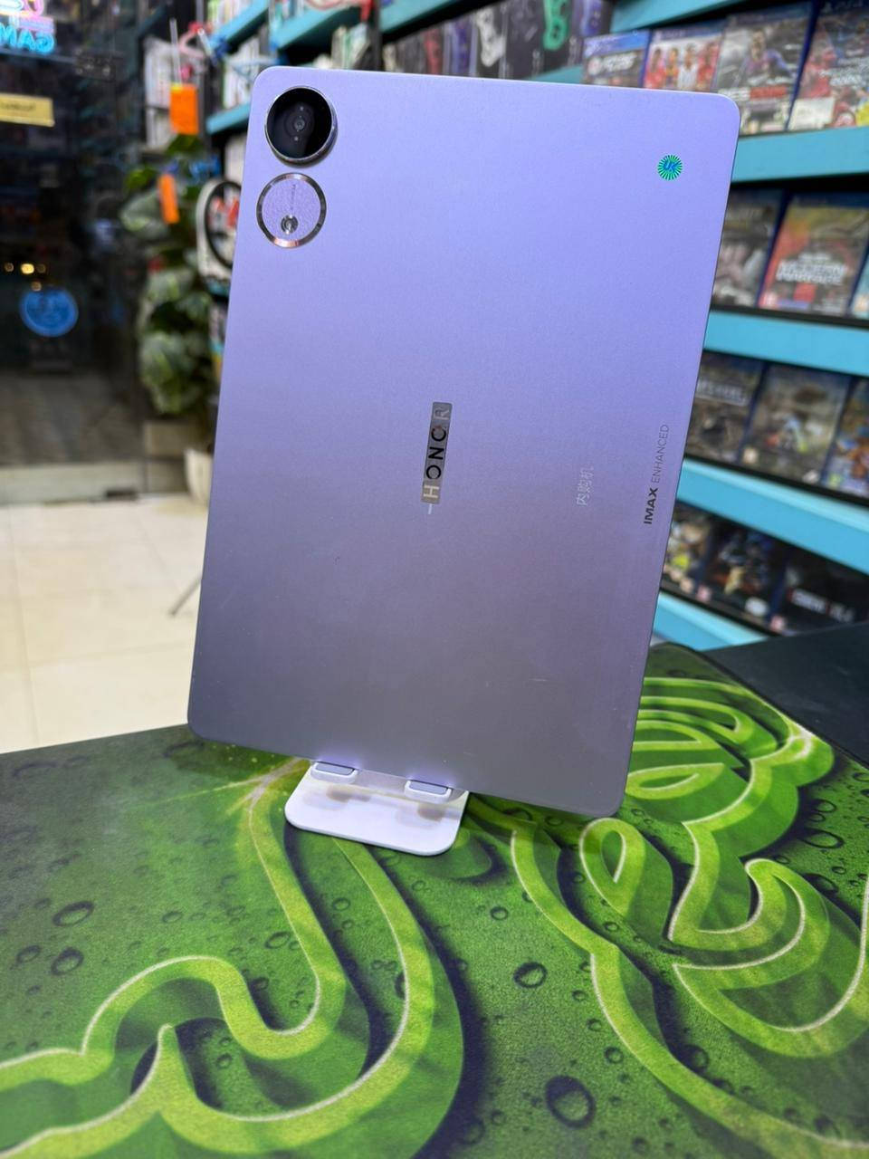 HONOR Pad V9  آيباد العملاق من شركة هونر جهاز أخو الجديد تابلت عملاق مواصفات جدا عاليه 

1 -  الشاشة تتمتع بتصميم ذو زوايا مدورة، 11.5 بوصة
2 - الدقه 1840 × 2800 من نوع LCD 
3 - نوع وحدة المعالجة المركزية
MediaTek Dimensity 8350 Elite 4 الكاميرا الخلفية
كاميرا 13MP (Fno2.0 AF).
5 - البطاريه نوع البطارية بطارية ليثيوم بوليمر 
مواصفات الجهاز جباره بالألعاب 120 فريم شحن 66 W
مواصفات الجهاز بالكامل تكدر تشوفه عاليوتيوب 
الجهاز يباع مع الضمان  السعر 525 ألف بغداد, العراق


**إذا كنت صاحب هذا الإعلان وتريد حذفه لأي سبب، رجاءا أرسل رسالة إلى الدعم الفني**