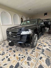 لاندكروز 24 بلاك ادشن ساس اصل ماشية 15 الف مكفوله وبعدها بالضمان   الس...