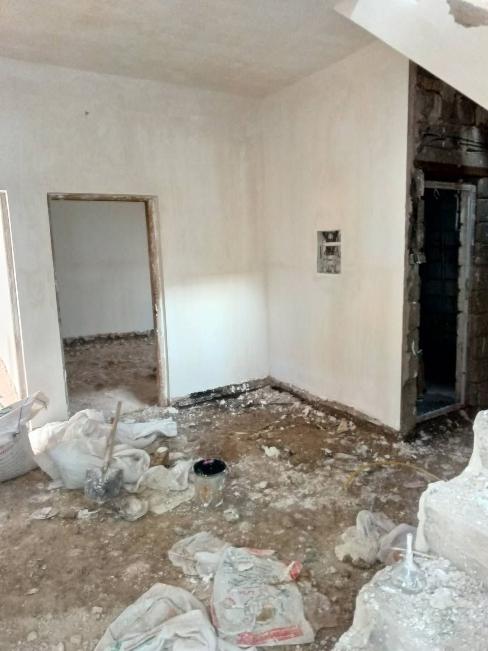 السلام عليكم گادر جص وبياض واسمنت جص +بياض المتر ب 6 تشميع خارجي المتر ب 3 تشميع داخلي المتر ب 2. اسمنت اجراره المتر ب 5 السقل المتر ب 6 تصفير حمامات ومطابخ المتر ب 9 شغل نضيف درجه أولئ للأستفسار اتصال أو واتساب *********** /*********** مكاني بغداد
