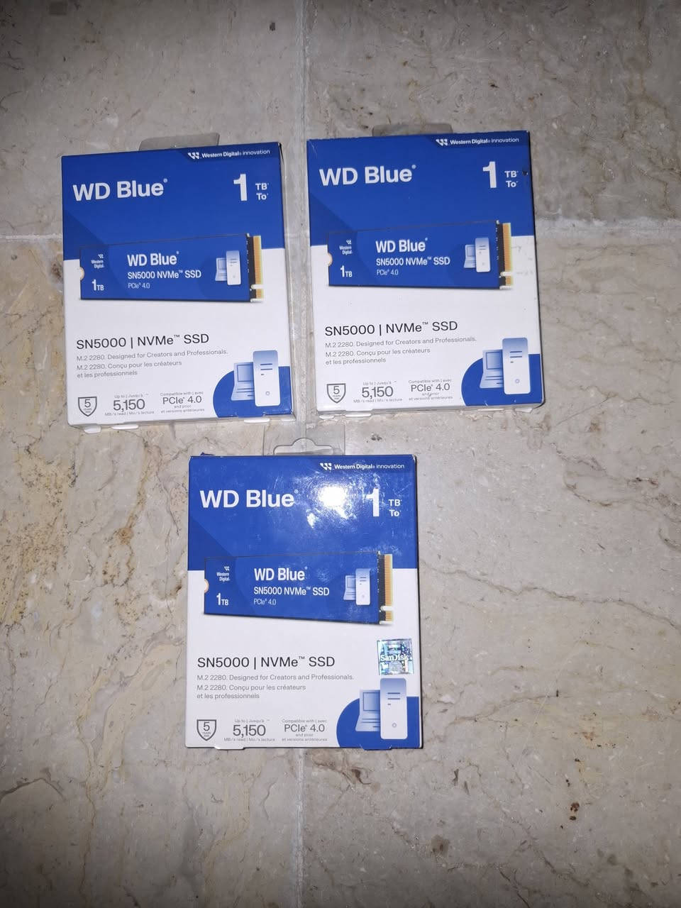 السلام عليكم هاردات اصليه جدد
السلام عليكم مكلف بالنشر اسعار قفل  
 WD 500 gb NVMe ssd  السعر 140 الف للواحد متوفر قطعتين لوك ستيكر اصلي

WD 1gb NVMe ssd  السعر 250 الف للواحد متوفر ثلاث قطع لوك ستيكر اصلي

SAMSONG 870 EVO 500gb بسعر ٣٢٥ قطعة وحدة اصلي جديد فقط مفتوح اللوك غير مستخدم نهائيا 
مكاني حي الاعلام ***********
