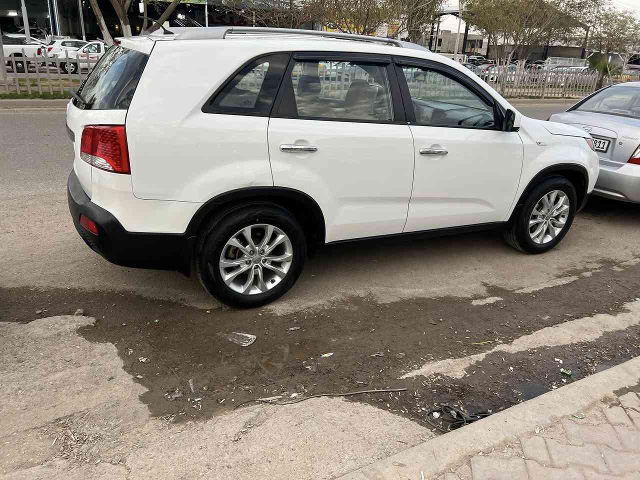 كيا سورينتو موديل 2011 رقم سليمانيه دولي
بدون صبغ بدون تبديل بدون تعديل 
محرك اربعه سلندر دوش  المرغوب
كير ومحرك شرط بدون عيب 
تايرات حداديه جديد 
دفتر بانزين موجود تحويل مباشر
شاشه ايباد وكامره دوار وتشغيل عن بعد
مكان كركوك سعرها 145$ ومجال
للأستفسار ***********
