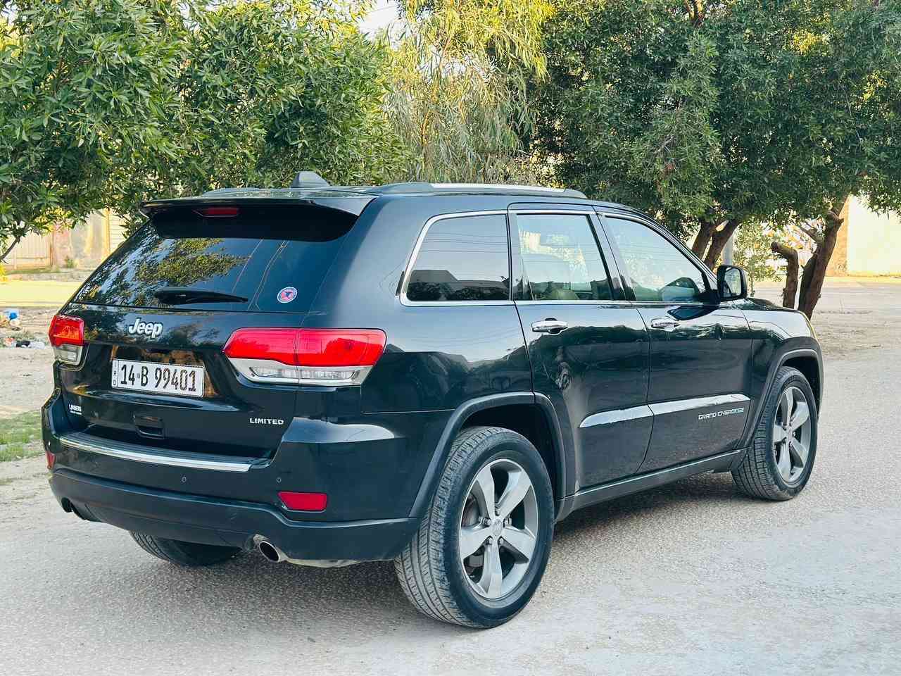 السلام عليكم
للبيع جيب كراند شيروكي
الموديل 2014 لمتدد
محرك 3600 6سلندر فور ويل 4X4 
رقم بصره دولي  تحويل مباشر  ماشيه 127
مواصفات السيارة فول ١/١

-فتحه
جنطه كهرباء 
-بصمه تشغيل وبصمة ابواب
-كراسي جلد مع تدفئة وتبريد 
-كراسي تحكم كهرباء جهتين 
-ذاكرة لحفظ وضعيات الجلوس
-ويل كب قياس 20 وتخم تاير 
- ستيرن كهرباء
-دمام خلفي 
-شاشة كبيرة 
-اشاير بالمري 
-حساس امامي وخلفي 
- اشاره ترحيب بلمري
-تشغيل عن بعد
- نظام بريك اوتوماتيك
-شاشه كبيره وكامره دواره
- المصابيح الامامية LED لايت
-نضام eco سياره نضيفه وجديده 
السيارة حادثه ربع بابين الجهه اليمنى  بجم كبس شواصي ولغود مكفوله مكاني بابل المدحتيه السعر 170 بيع فقط للأستفسار ***********ومن الله التوفيق
