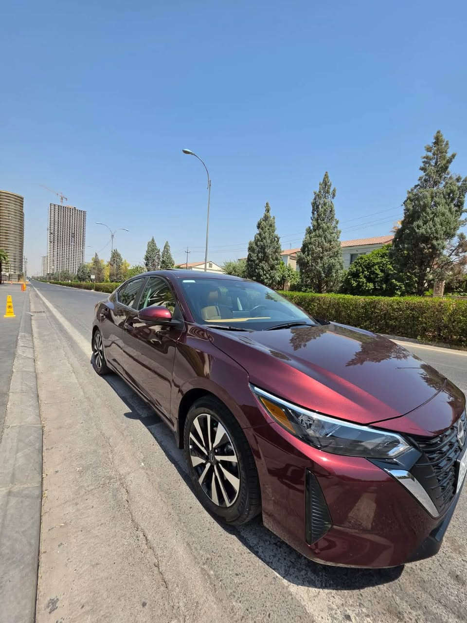 نيسان سنترا موديل ٢٠٢٥ وارد امريكي، حادث خلفي بسسيط بدون دواخل بدون ايرباك..
مرقم اربيل، رقم جديد ، سنوية صالحة الى ٢٠٣١، 
السيارة ماشية ١٩ الف كيلو..

السيارة مواصفات SL اعلى مواصفات: 

فتحة سقف، كامرات 360, رادار امامي،Pro pilot,  حساسات خلفية، بصمة وتشغيل عن بعد، كشنات جلد، تدفئة كشنات/ستيرن، اوت هولد، تحديد مسار، نقاط عمياء، مكابح طوارئ، تشغيل عن بعد، كشن سائق كهرباء، نظام صوتي Bose، وغيرهاا من المواصفات..

السيارة تقريبا بحالة الوكالة، رقم الشاصي: 3N1AB8CV3SY205389

التواصل واتساب مباشر مع صاحب السيارة: ***********
