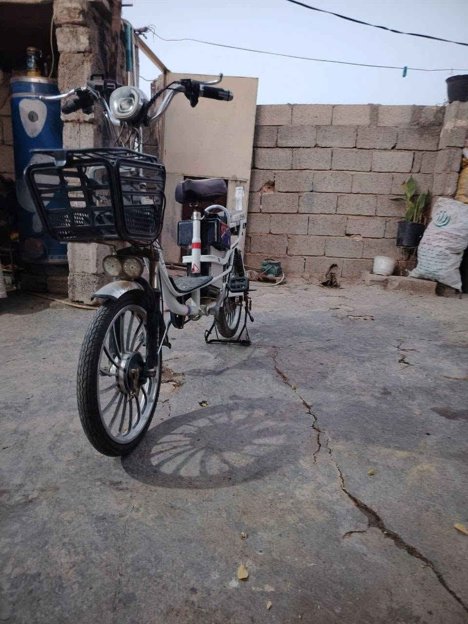 السلام عليكم
بايسكل شحن للبيع بدون بطاريات سعر 75 وبيه مجال 
مكاني كركوك حي النداء متوفر خاص للمراسلة
ورقمي للأتصال***********
