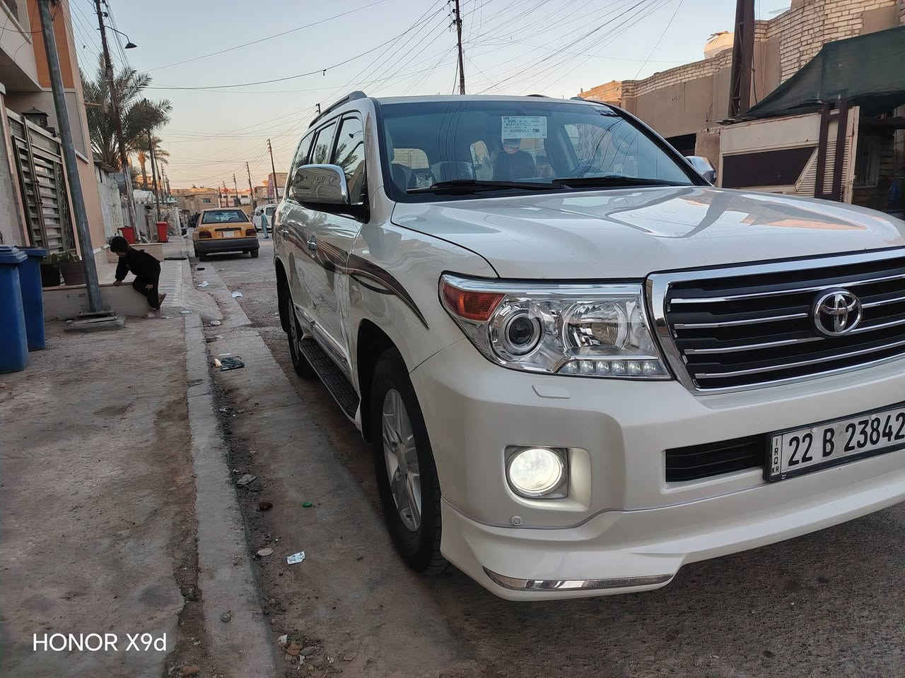 يالله السلام عليكم اخوان سياره مديل 13 بيه ٢قطع مفتوحة جاملغ وبنيد وشوي يم الماصده ماشيه 127 مكينه مفتوح بيه راجز السياره جاهزه وجديده جدا تجي وتشوف احلا من الصور مكاني بغداد الرصافه سعر 33 وبيها مجال للشراء***********
