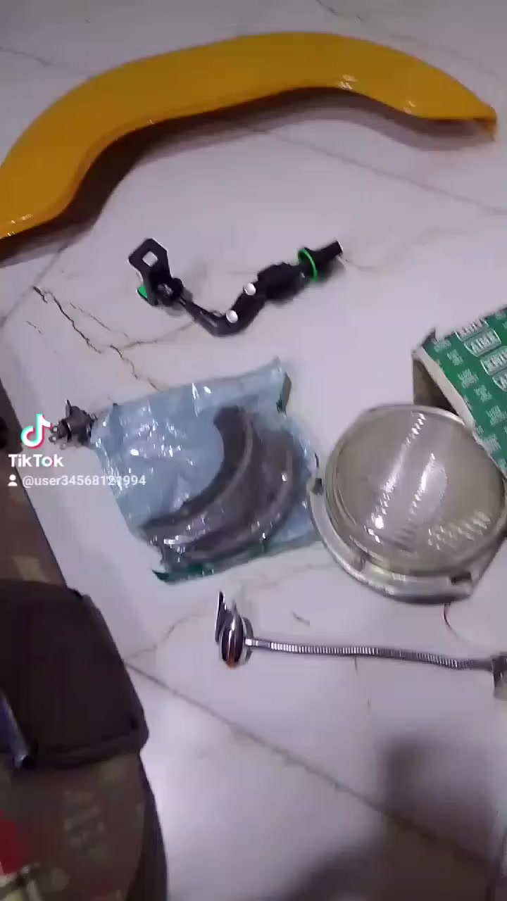 غراض للبيع كله جدد بس المسجل مستعمل والستان مكان كوت السفحه الثانية ابيع شلع ما ابيع مفرد ليريدهن بخدمته ***********
