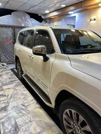 لاندكروز موديل 2023 VX لمتد اعلى فئة فول موصفات مكفولة سيارة نظيفة  مغ...
