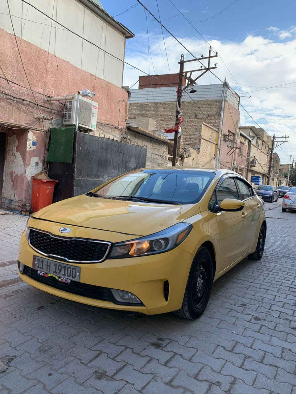 كيا فورتي وارد كندي 2017
سياره حلوه وجاهزه وعليهه ادامه كامله
مابيهه صور حادث بل الموقع
بدون تبديل
بيهه سونار 
حادث السياره طخه بل البنيد ومعمر نفسه
بدون دواخل لغود شواصي مكفوله 
شواصي خلفيه حوض مكفول
محرك 2000 دوش مبدل رواجز
بدون تنقيص بدون بخار
رقم بغداد الجديد هيئه وغرامات مصفره
السعر 117 بيهه مجال
***********
بغداد الوشاش
