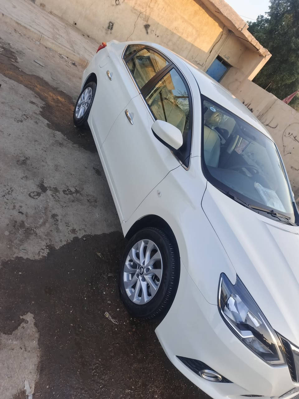 السلام عليكم نيسان سنترا موديل 2025 سيارة جديدة ماشيه  9000 حالة الوكالة على وضع الشركة كفالة عامة من الصبغ والبارد والتكحيل فقط الضربة بكنر الجاملغ   رقم أربيل تريد تحويل تريد وكالة تحكم ستيرن وبوجكترات شاشه كار بلاي وباقي المواصفات المعروفهه
السعر:129وبيها مجال بسيط 
العنوان : البصره 
شراي يتصل : ***********
