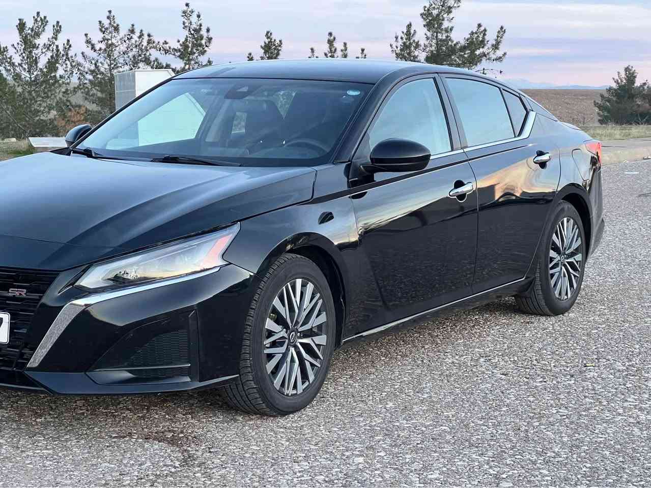 السلام عليكم 
للبيع نيسان التيما موديل 2023 اسود قطران
سعر  150 $$$
السيارة رقم أربيل بسمي تحويل وكآلة تريد حاضر نفس اليوم
مكينه وكير وتبريد كله بشرط وين ماتريد افحص
محرك 2500 المرغوب اربعه سلندر بدون تيربو وبدون دبل اكسل
مواصفات SV 
كشن كهربائي 
رادار امامي وخلفي وجانبي كله شغال شرط
بصمه 
ابواب بصمه 
صندوق بصمه
تحديد سرعه
تشغيل عن بعد
حساسات خلفي جانبي كلو شغال شركة
أربع أطارات أصلي قبل أسبوع شديت جديد
السيارة خير من الله على وضع الشركة 
دينار مصرف مآبيها جاهزة
شاشه وكاميرا
ماشيه 36 آلف 
وبعد بيها مواصفات 
سيارا بيها جاملغ وبنيند بدون شواصي
رقم شاصي موجود مع صور
ارباك فقط ستيرن وراجع سستم
سيارا احلى من صور سيارا نظيفه ما بيها مصرف
حجر كزوز بشرط
هاتف ☎️ *********** واتساب موجود 
العنوان عقرة تبعد عن الموصل واربيل مسافة تقريباً ساعة اخي وعزيزي مو شراي لاتراسل واعبر المنشور ؟؟؟ دهوك, العراق
