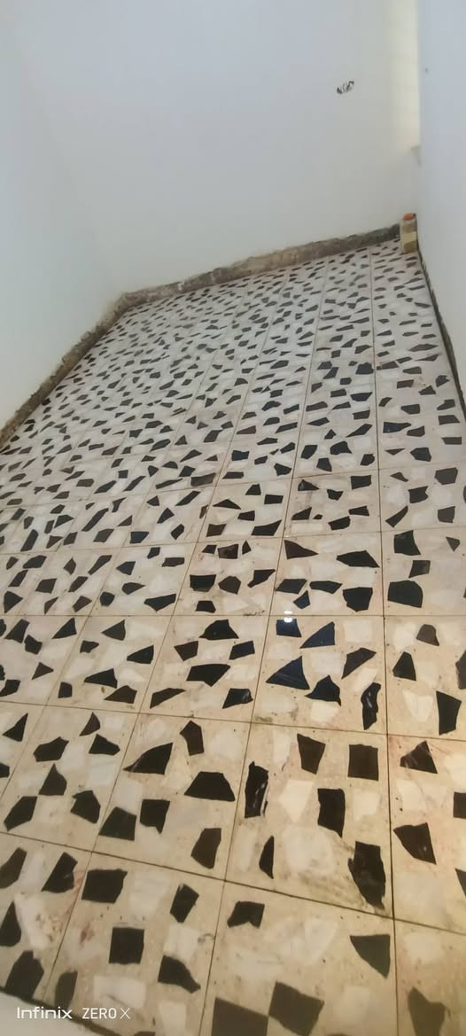 سلام عليكم خلفه سيراميك وكاشي وبورسلين ومرمر ودرج وكادر ترميم كافت انواع الترميم شغل  درجه اوله بغداد ***********
