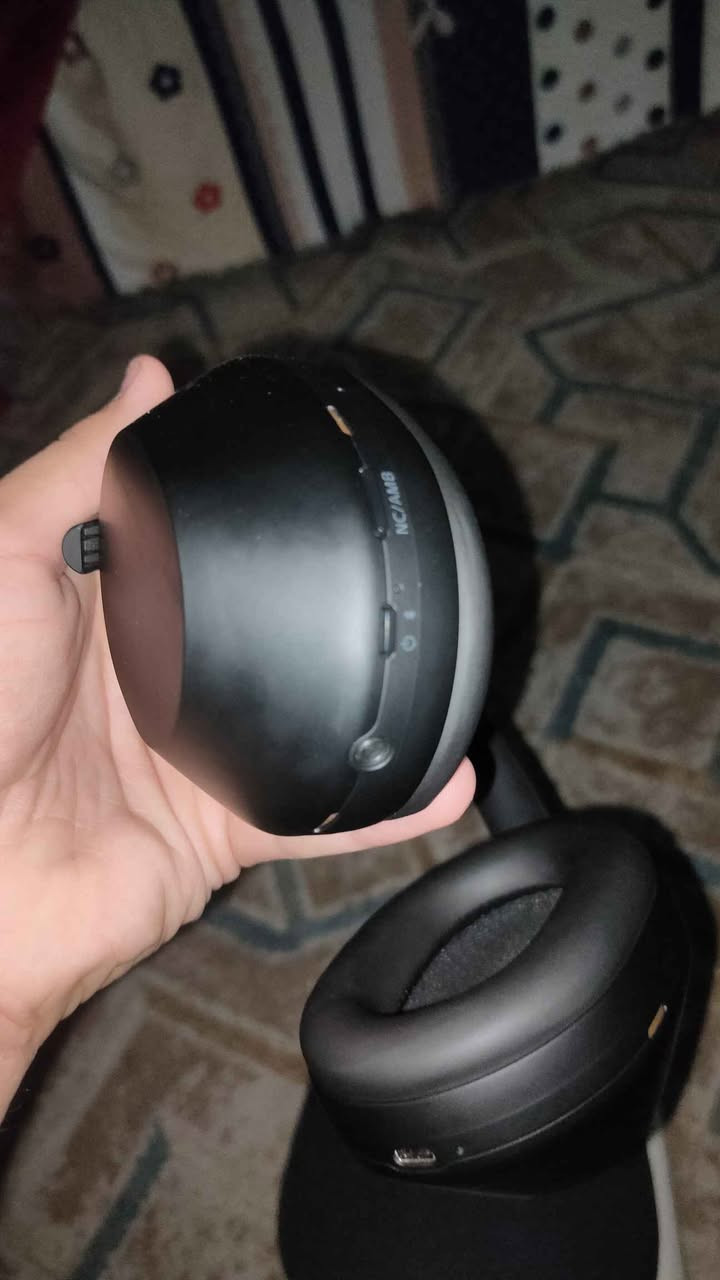 سماعة سوني xm5 اقوى عزل بالعالم و انقى صوت بالعالم نظيفة جداً ❤️ و بسعر ٢٨٠ و بيها مجال مكاني الشعب رقم *********** بغداد, العراق
