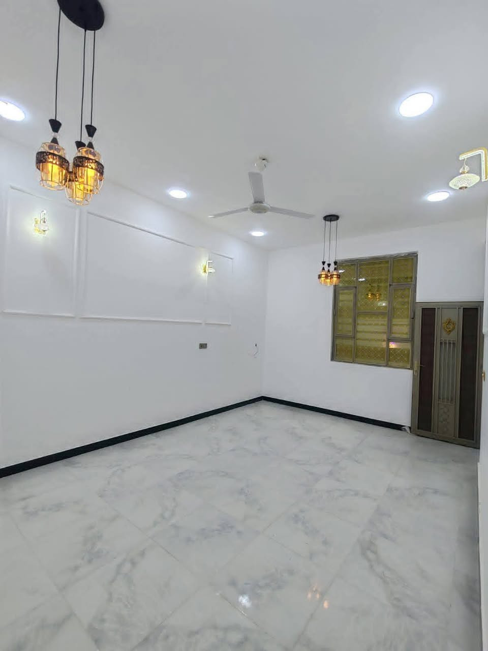 أسعد الله اوقاتكم بكل خير 💢
متوفر دار سكان البيع المساحه 200متر 

موقع البيت البصرة أبو الخصيب شارع كوت ثويني قريب علا صيديله

موقع راقي 🟥 

البيت يحتوي علا

3قرف منام 

وصاله

ومطبخ

ديوان 

صحيات داخلي وخارحي 🔷 

وكراج سياره بيت كلش حلو ومرتب🟥

نوع العقار طابو زراعي عراقي سند 25 

سعر البيت ب123اوبي مجال 

الستفسار والنتصال علا 

***********
