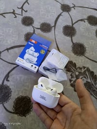 ايربود برو • الجيل الخامس • شحن تايب سي