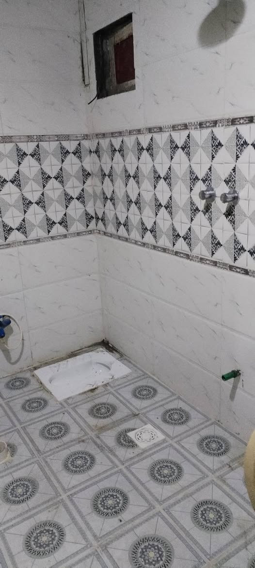 بيت للبيع ٢٠٠م سند ٢٥ طابقين مكون من استقبال ٨* ٤ وصالة ٦* ٥ وثلاث غرف نوم الطابق الأرضي بلوك والسقف صب كونكريت والطابق الأول ثرمستون السعر ١٠٠وبي مجال العنوان شارع السيدة زينب عكد بني تميم عمود ١٠٥ وتنزل للاستفسار الاتصال على الرقم  ***********
