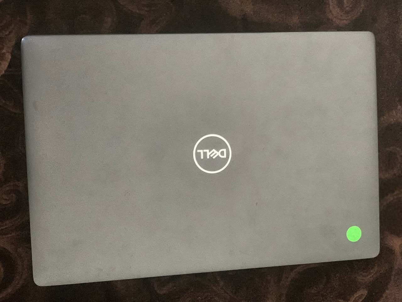 لابتوب Dell latitude 5400
‏
‏مناسب للدراسة والبحوث والمونتاج والتصميم 
 وكذلك قوي للالعاب 🔥 تعتمد عليه باي شي تحتاجة 
‏
‏المعالج / Core i5 8350U الجيل الثامن
‏كرت شاشة / Intel UHD 620 4GB 
‏الرام / 8GB DDR4 
‏الهارد / 256GB SSD M.2 
‏الشاشة / 14.1 inch FHD screen 
‏
‏البطارية جديدة 
‏
‏ملحقاته كاملة 
‏شاحنته الاصلية
‏حقيبة
‏
‏السعر ٣٠٠
‏
‏واتساب ***********
