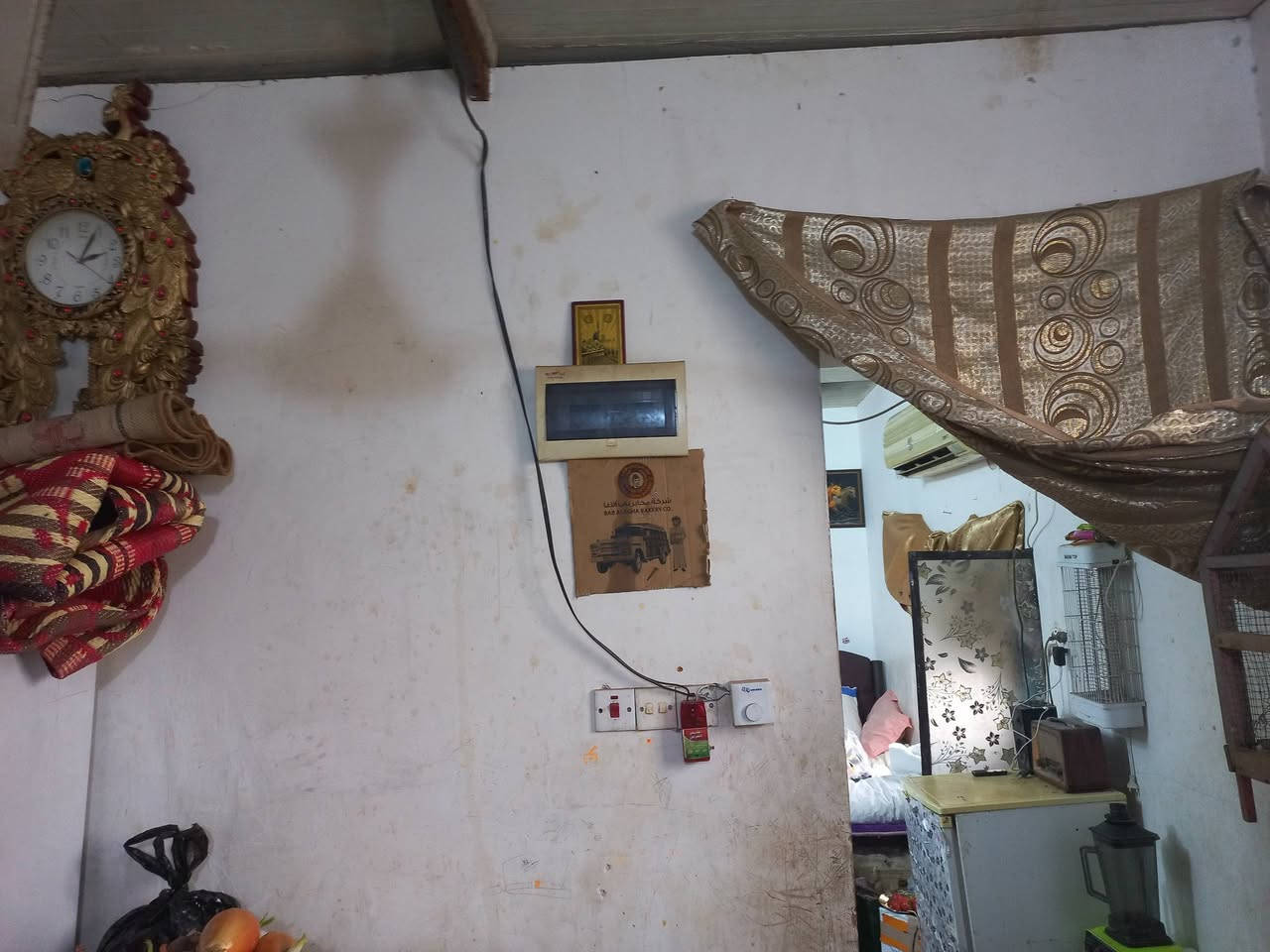 من رخصه الادمن المحترم بيت مساحه ١٠٠م غرفه ٥×٤ حولي حمام بناء بلوك سقف سندويج سند٢٥ اقرارمحكمه مقابل مستوصف الجديد دقيقه عن الشارع العام مشي السعر ٤٥ مليون للاتصال *********** وشكرا
