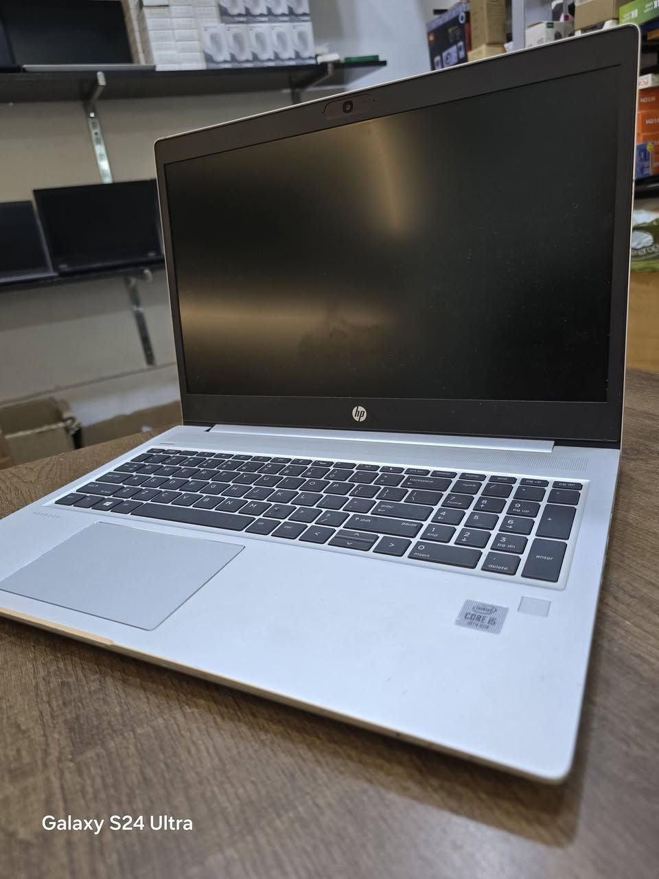 💻 للبيع: لابتوب Core i5 (الجيل العاشر) - أداء عملي وسعر اقتصادي! 🌟
​عرض مميز على جهاز يجمع بين الأداء الاعتمادي والشاشة الكبيرة المريحة، مثالي للدراسة، العمل المكتبي، والتصفح اليومي السلس! 👇
​🛠️ المواصفات الفنية:
​المعالج: Intel Core i5 (الجيل العاشر) - أداء مستقر وقوي لتشغيل برامجك اليومية بكفاءة.
​الذاكرة العشوائية (RAM): 8 جيجابايت - تمنحك سرعة ممتازة وسلاسة في التنقل بين المهام.
​الشاشة: 15.6 بوصة - شاشة كبيرة وواسعة توفر تجربة مشاهدة ممتعة ومريحة جداً للعمل والدراسة.
​🔥 مميزات الجهاز:
​معالج قوي من سلسلة i5 يعتمد عليه في إنجاز المهام اليومية بلا تعقيد.
​شاشة بحجم 15.6 بوصة تمنحك مساحة رؤية ممتازة لملفات العمل أو المحاضرات.
​مثالي للطلاب، المعلمين، والموظفين الذين يبحثون عن جهاز عملي بسعر مناسب.
​📍 حالة الجهاز: [اكتب هنا حالة الجهاز، مثلاً: كسر زيرو / مستعمل نظيف جداً] وجاهز للتسليم الفوري!
​💬 للتواصل والاستفسار عن السعر: يرجى إرسال رسالة على الخاص 📩 أو ترك تعليق.***********واتس ***********
