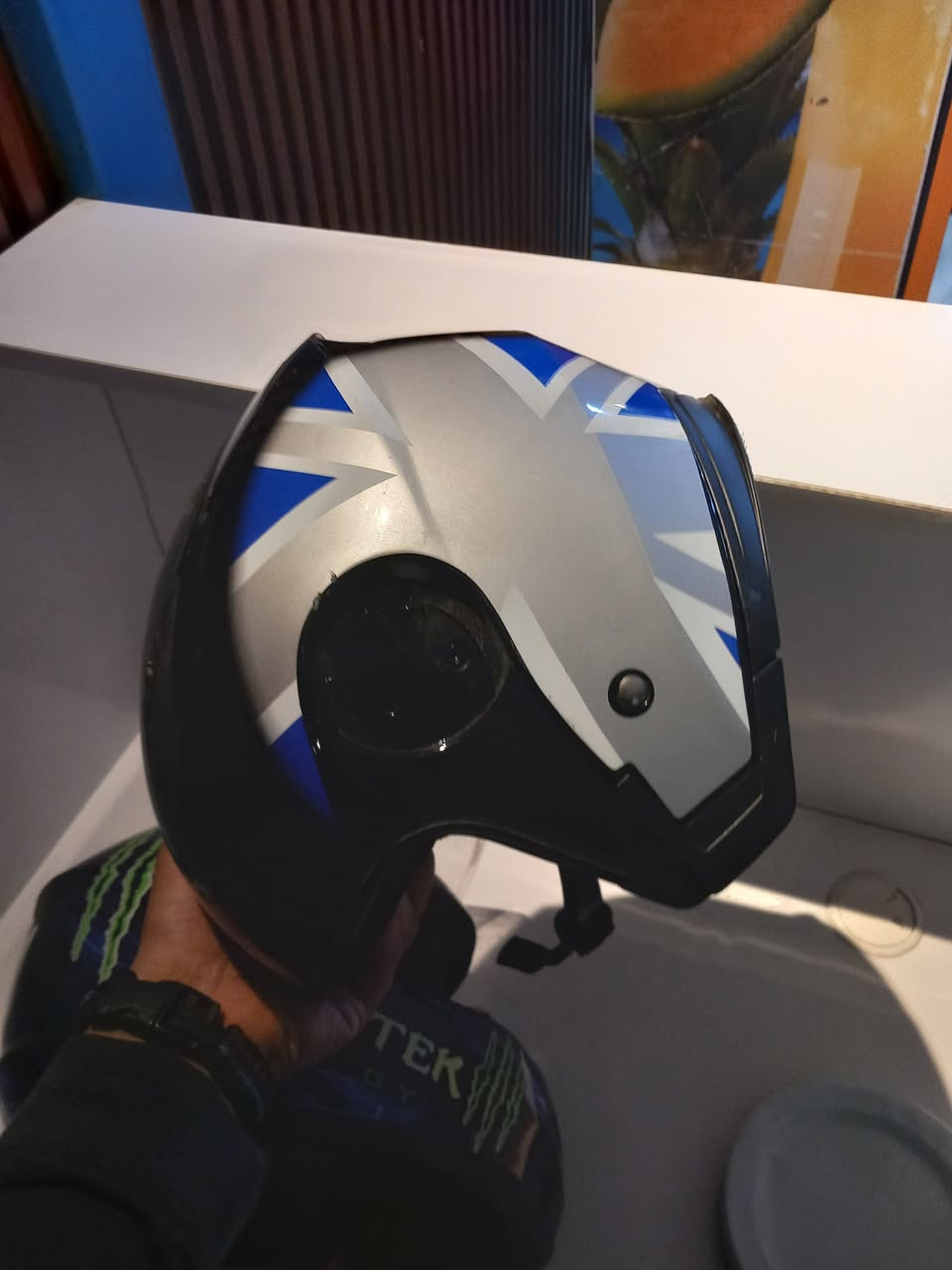 خوذه عدد 2 للبيع سعر الوحده 25 الف وات ساب ***********
