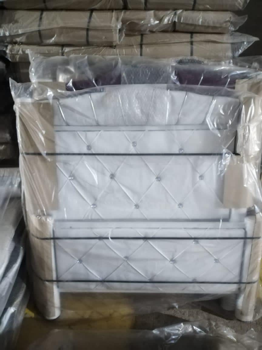 زبائننا الكرام 🌹🌹
✅تم وصول وجبة جديدة من سرير حديد نفر واحد #جرباية باشكال مختلفة و بسعر مناسب جداً (( البيع اقصاد ونقد )) 

⚠️ لا نتعامل مع المناشئ الرديئة اطلاقاً بل نتعامل مع الماركات العالمية وذات الجودة الممتازة . 
⚠️ البيع يكون نقد واقساط و #ننوه على ان  البيع سواء كان نقد او اقساط ((دين)) يكون بنفس السعر اي اننا #لا نقوم بأضافة اي زيادة على السعر اذا كان البيع اقساط . 

#عنواننا 
🔹الفرع الاول :- واسط / قضاء الحي / شارع الجمعية / قرب سوق الخياطين 
🔹الفرع الثاني :- واسط / قضاء الحي / نهاية شارع الشيخ على اليمين / قرب مجمع رسول 

#للطلب والاستفسار :- 
***********    ***********

#معرض_محسن ….. #خيارك_الافضل
