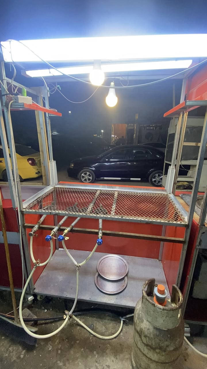 السلام عليكم ميز مال كنافه للبيع ويرهم لبلي وباكله القاعده موجوده مالته كامل بس فتح السعر 200ًبيه مجال لل شرايً 
بغداد البلديات ***********
