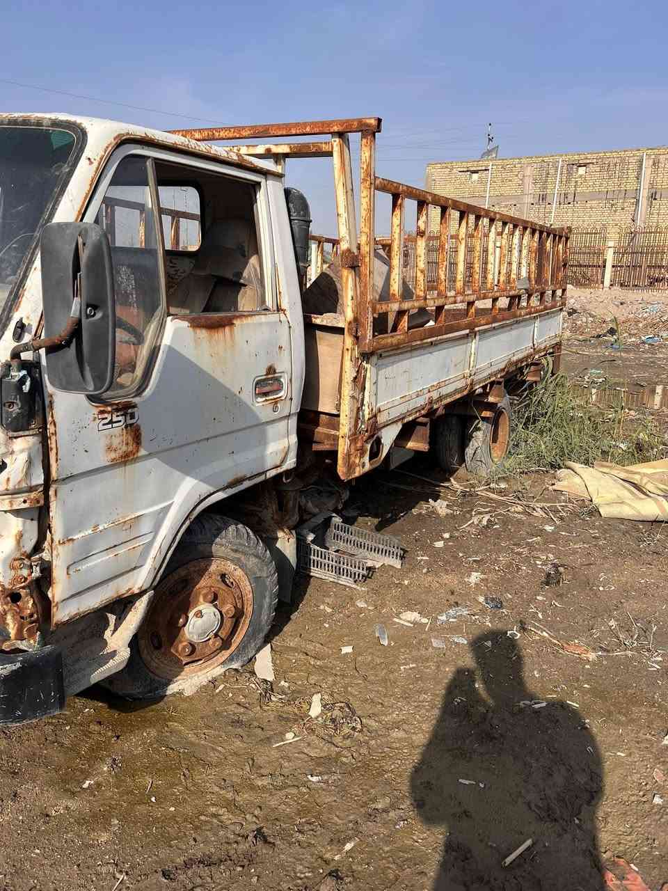 سلام عليكم سياره داينه للبيع سياره متروكه محرك شغال بس متروك استفسار  تواصل على هذه رقم *********** ول موشراي لا يتعبني الف رحمه لهلكم عنوان ناصريه مركز
