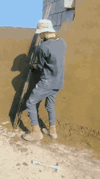 خلفه لبخ وبياض وسقل متفرغ بصره   ***********
