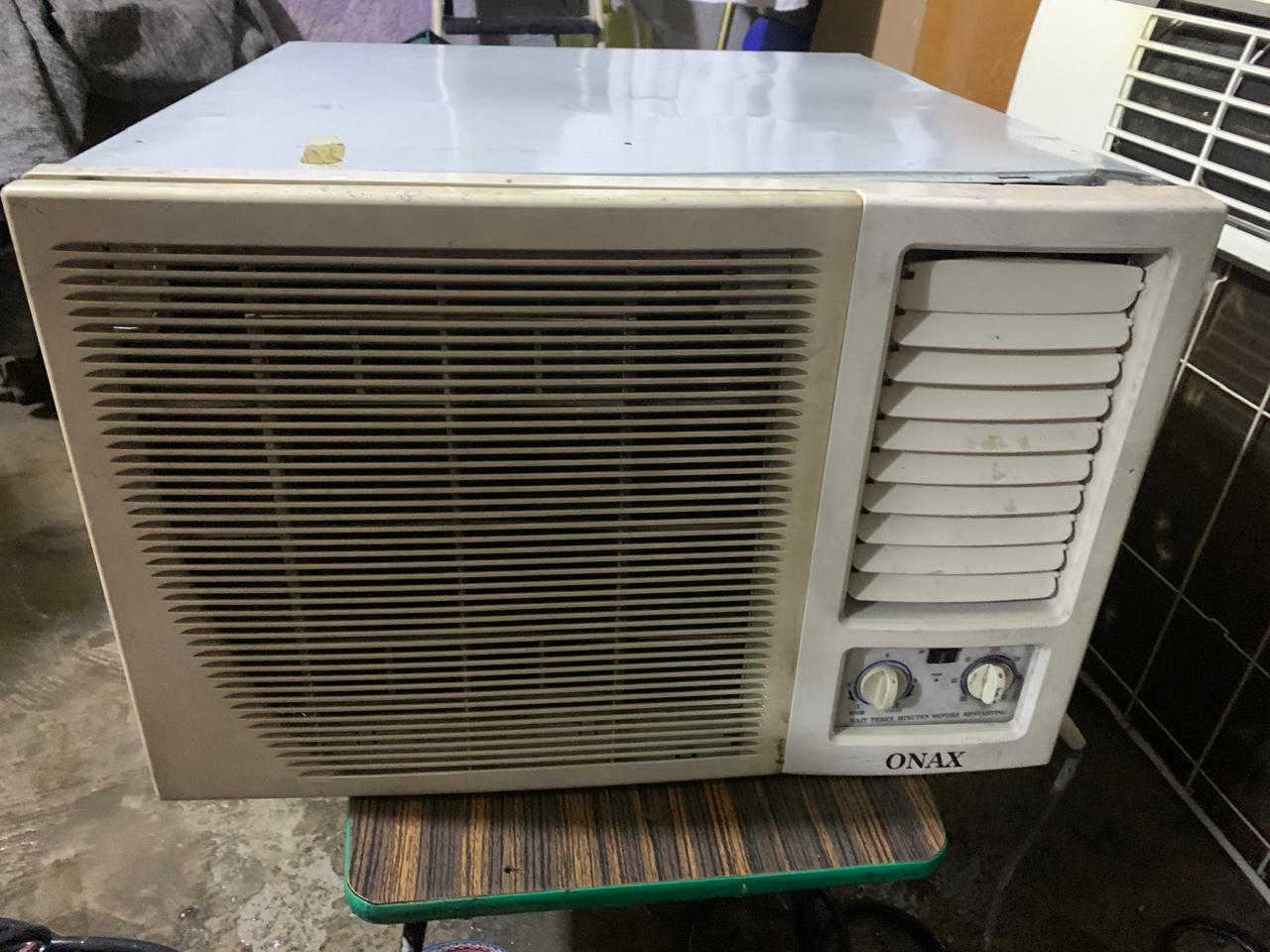 السلام عليكم ورحمة الله وبركاته.

سبلت ميديا 2 طن الأصلي ابو دبل راديتر نظيف بارد فقط  مقفول الغاز والبواري وياه كامل فقط تشد واذا تريد خليله غاز شويه جمله السعر 300 ألف وبيه مجال قليل.

مكيف 2 طن نوع اونكس نظيف وشغال حار وبارد السعر 200 ألف.

مكاني الكاظمية الطي (البو عبود) قريب عن الشارع العام

رقم الهاتف: ***********

متواجد واتساب
