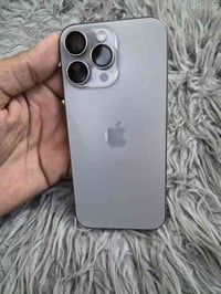 ايفون 16 برو ماكس لون تيتانيوم المميز عدد دورات الشحن ٤٥ مستوى البطاري...