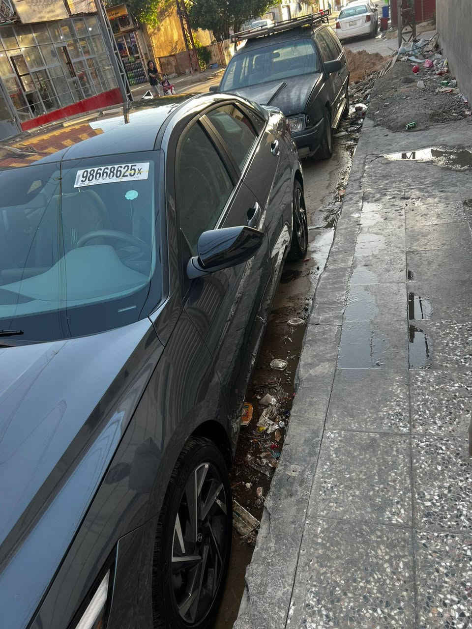 هيونداي إلنترا (Elantra) موديل 2025 للبيع
المواصفات والتفاصيل:
​الموديل: 2025 الشكل الجديد (المحدث).
​المسافة المقطوعة: 12,735 ميل فقط (بحالة شبه جديدة).
​اللون: رمادي مميز (ماوس).
​المواصفات الداخلية والراحة: شاشة عرض رقمية مع شاشة لمس وسطية تدعم أنظمة الترفيه، تحكم ستيرن متكامل، نظام تكييف منفصل (Dual Zone)، تشغيل بصمة، منظومة قيادة متعددة (Drive Modes)، داخلية رمادية نظيفة جداً بأكياس الشركة.
​المواصفات الخارجية: حافة البونيد المحدثة، إضاءة LED حديثة، ويل كب بلادي مميز، بصمة أبواب، رادار أمامي وجانبي.
​حالة السيارة والحادث: الحادث موضح بالتفصيل في الصور المرفقة (ضربة جانبية بسيطة في الأبواب وتم تصليحها بحرفية عالية وبدون أي تأثير على دواخل السيارة).
​الرقم: رقم فحص.
​العنوان: بغداد - العبيدي - الرئاسة.
​السعر الجديد: 150 ورقة (وبيها مجال قليل جداً للشراي الجاد).
​للتواصل والاستفسار (اتصال أو واتساب):
***********
