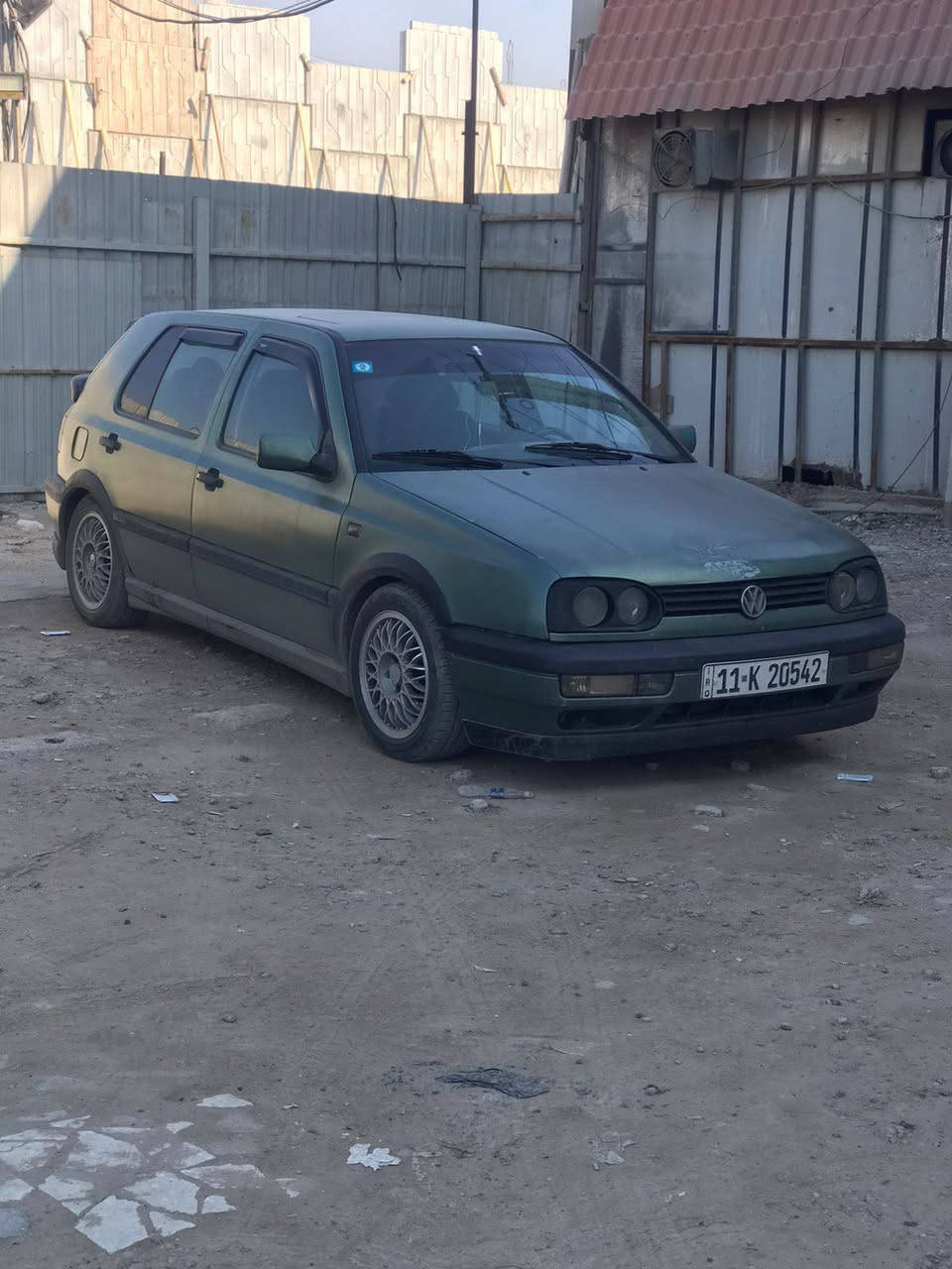 السلام عليكم كولف GTi بلادي مكينه 2000 كير عادي تبريد ثلج غرفة رياضي تخم ويل كب اصلي  صدر امامي وخلفي غراض كلها اصليه بأسمي رقم انكليزي هزه جديده سنويه الى 31 مكاني بغداد زعفرانيه للستفسار *********** بي وات ساب السعر  50
