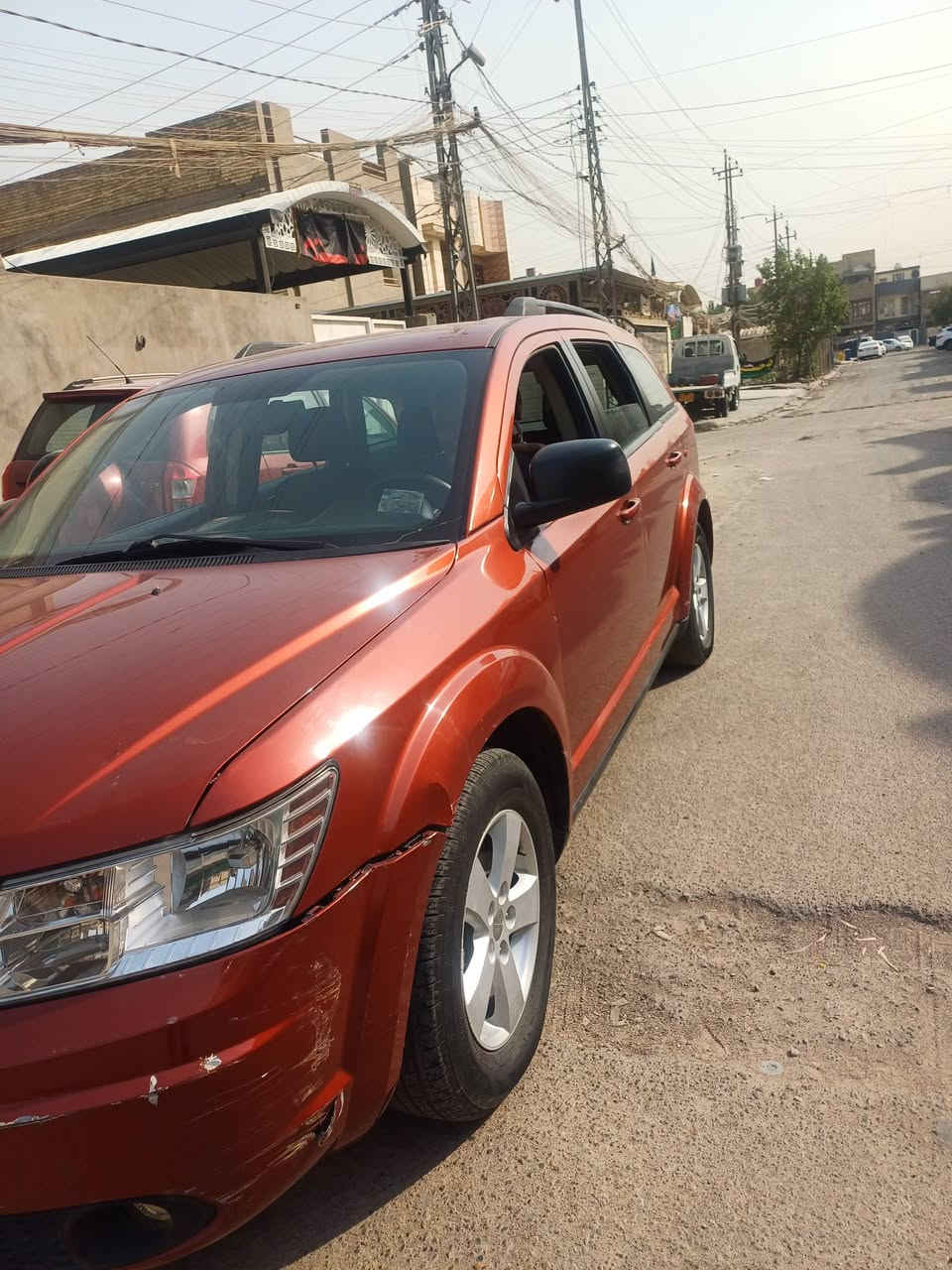 السلام عليكم 
دوج جورني 2013
7راكب محرك 2400
ضررها جاملغ ايمن وباب خلفي 
سعرها 100 وبيها مجال 
للإستفسار 
***********
